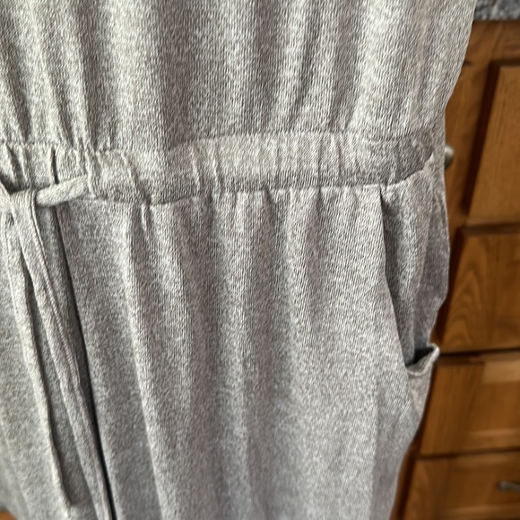Poly weave Jumpsuit - Picture 4 of 7